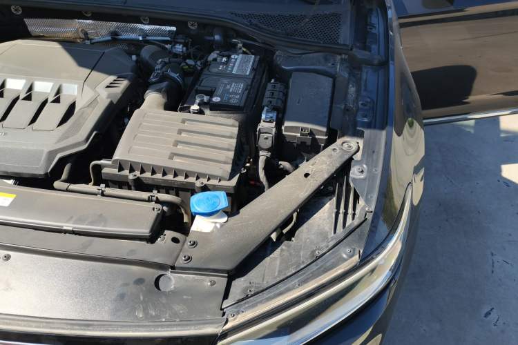 Used Volkswagen Magotan 2020 330TSI DSG Luxury Edition Engine Bay Left