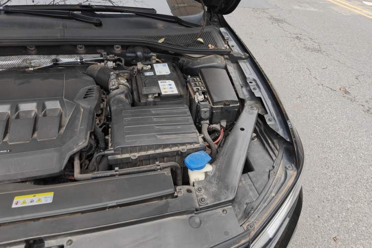 Used Volkswagen Magotan 2020 330TSI DSG Luxury Edition Engine Bay Left
