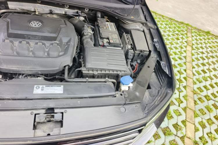 Used Volkswagen Magotan 2020 330TSI DSG Luxury Edition Engine Bay Left