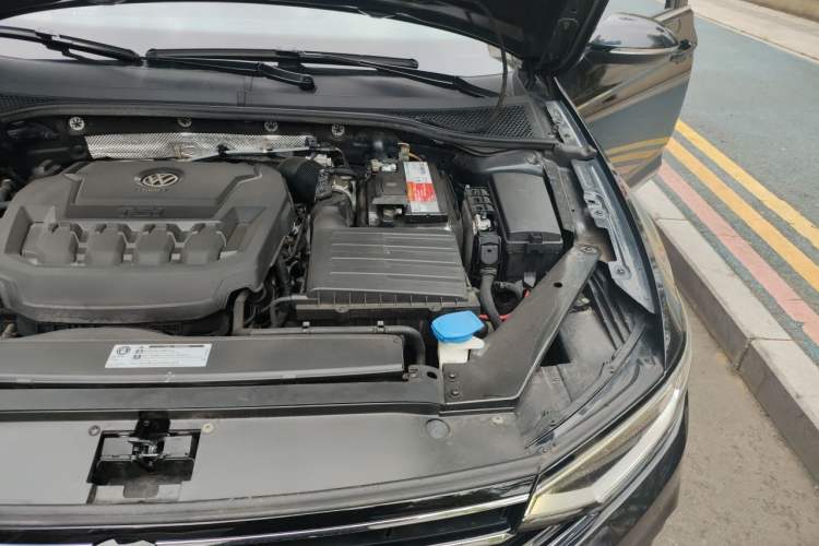 Used Volkswagen Magotan 2020 330TSI DSG Luxury Edition Engine Bay Left