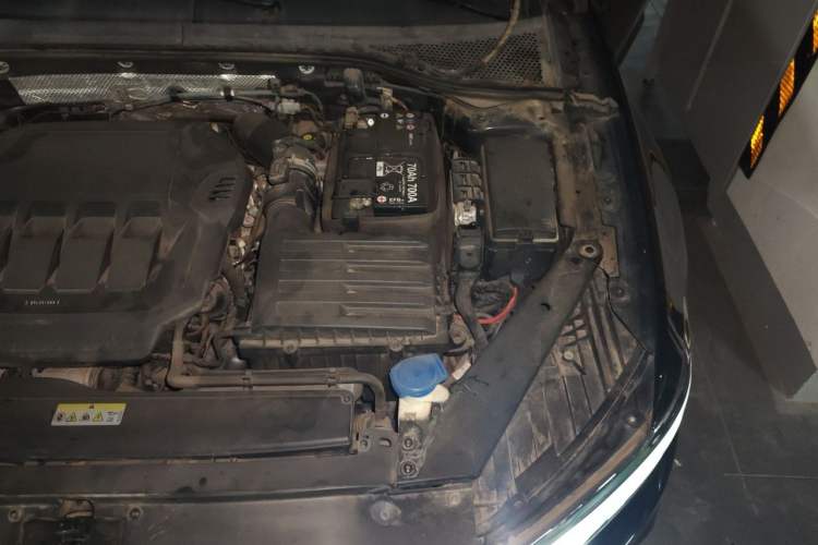 Used Volkswagen Magotan 2020 330TSI DSG Luxury Edition Engine Bay Left