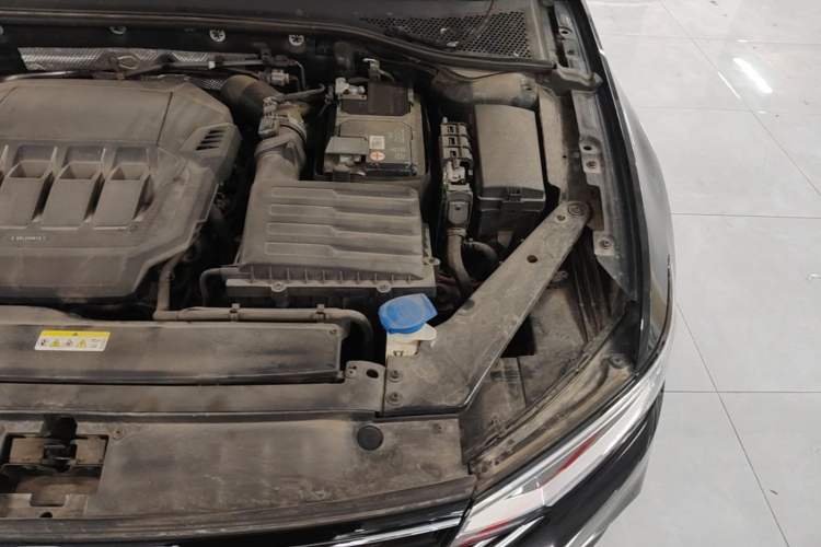 Used Volkswagen Magotan 2020 330TSI DSG Luxury Edition Engine Bay Left