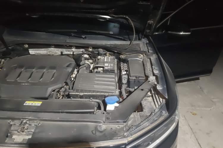 Used Volkswagen Magotan 2020 330TSI DSG Luxury Edition Engine Bay Left