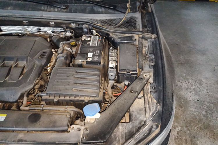Used Volkswagen Magotan 2020 330TSI DSG Luxury Edition Engine Bay Left