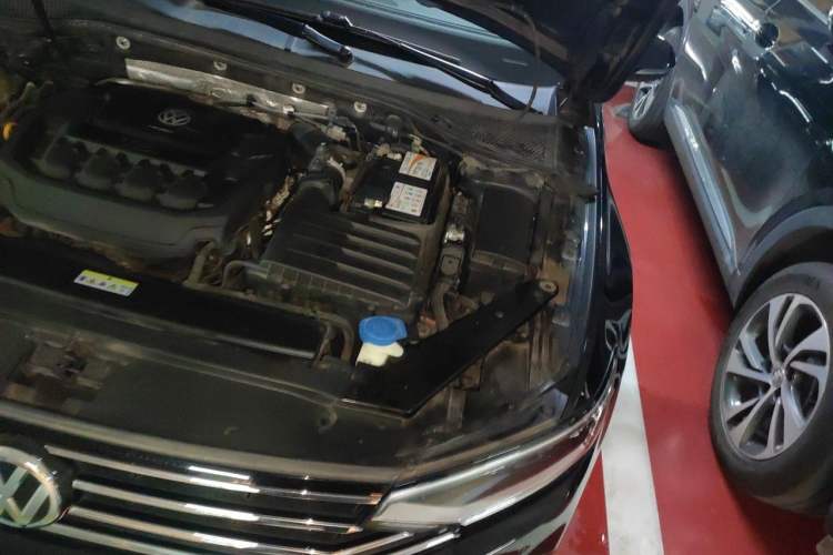 Used Volkswagen Magotan 2020 330TSI DSG Luxury Edition Engine Bay Left