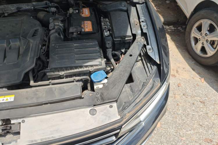 Used Volkswagen Magotan 2020 330TSI DSG Luxury Edition Engine Bay Left
