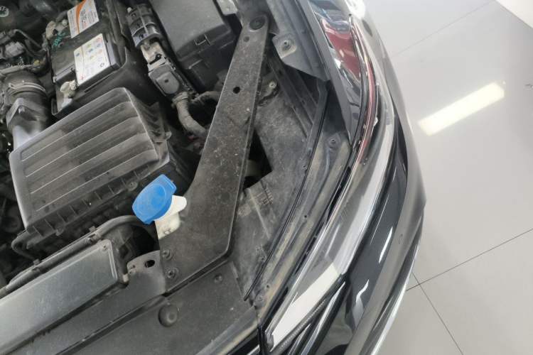 Used Volkswagen Magotan 2020 330TSI DSG Luxury Edition Engine Bay Left
