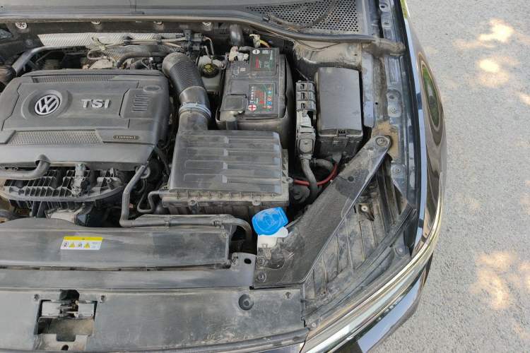 Used Volkswagen Magotan 2020 380TSI DSG Luxury Version Engine Bay Left