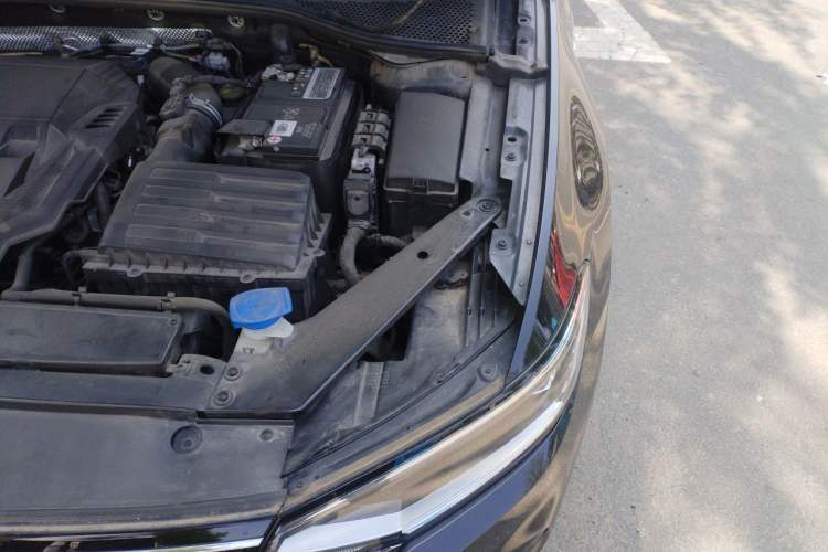 Used Volkswagen Magotan 2020 330TSI DSG Luxury Edition Engine Bay Left