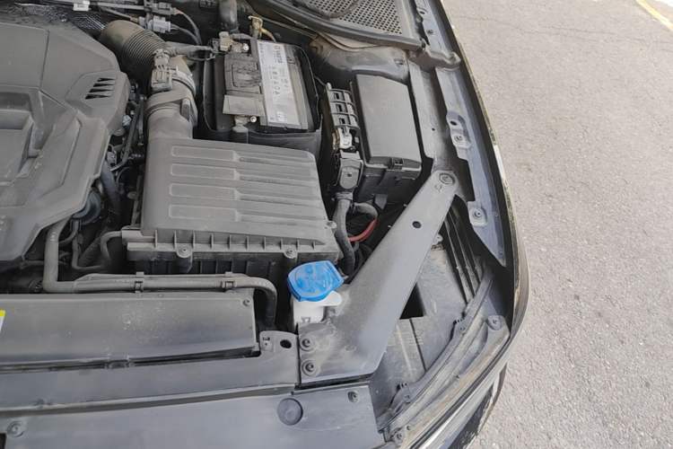 Used Volkswagen Magotan 2020 330TSI DSG Luxury Edition Engine Bay Left