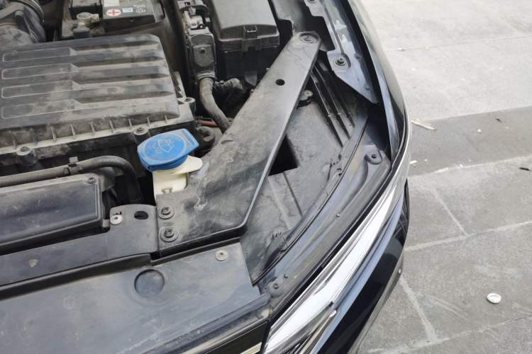 Used Volkswagen Magotan 2020 330TSI DSG Luxury Edition Engine Bay Left