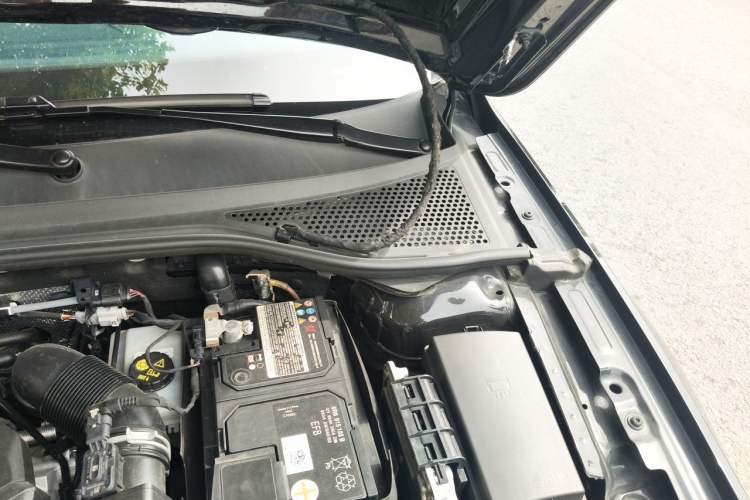 Used Volkswagen Magotan 2020 330TSI DSG Luxury Edition Engine Bay Left