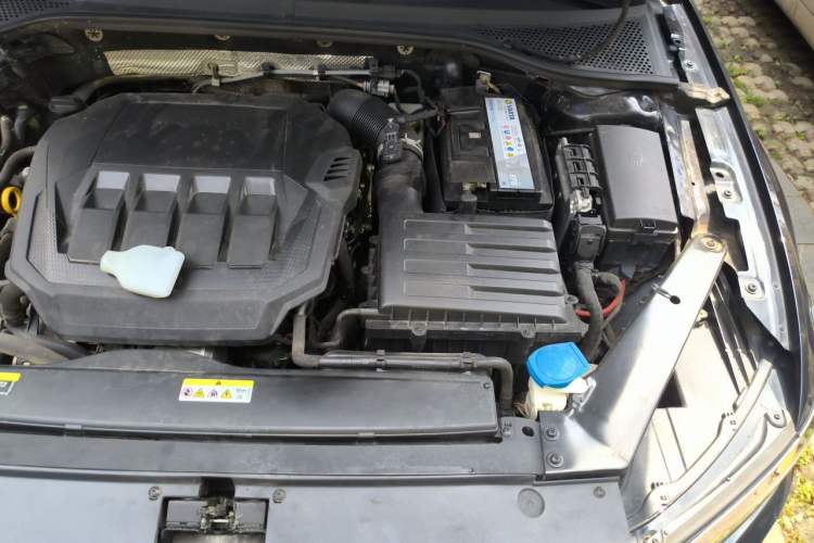 Used Volkswagen Magotan 2020 330TSI DSG Luxury Edition Engine Bay Left