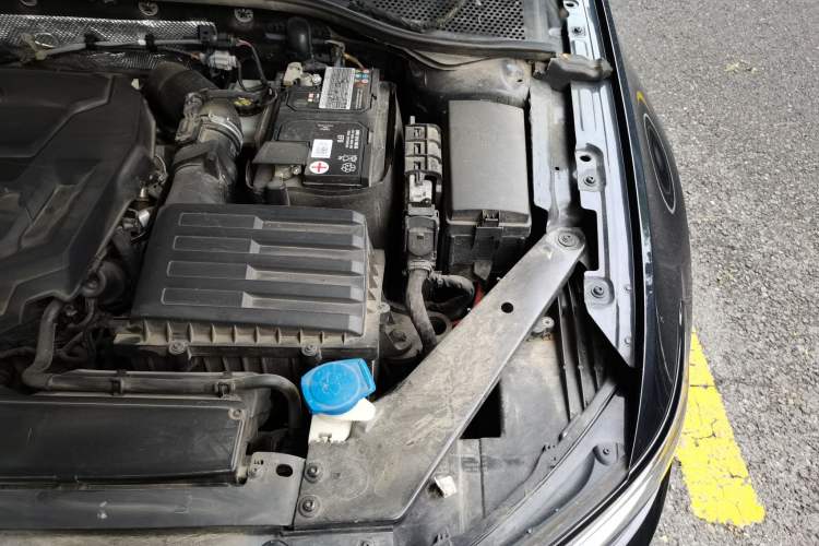 Used Volkswagen Magotan 2020 330TSI DSG Luxury Edition Engine Bay Left