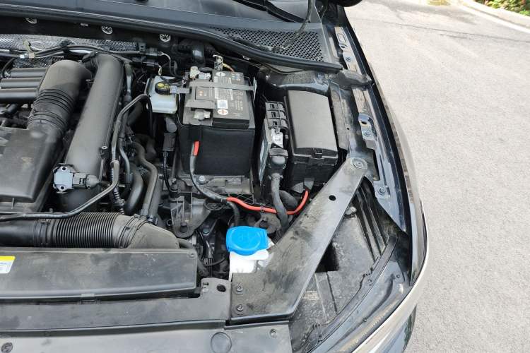 Used Volkswagen Magotan 2020 280TSI DSG Comfort Edition Engine Bay Left