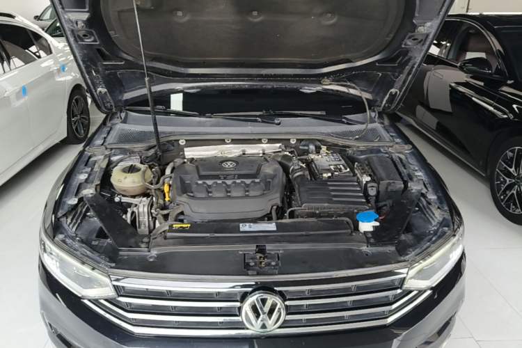 Used Volkswagen Magotan 2020 330TSI DSG Leading Model Engine Bay
