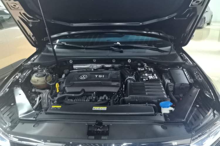 Used Volkswagen Magotan 2020 380TSI DSG Luxury Version Engine Bay