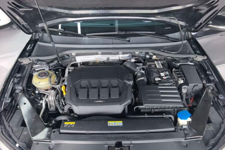 Used Volkswagen Magotan 2020 330TSI DSG Leading Model Engine Bay