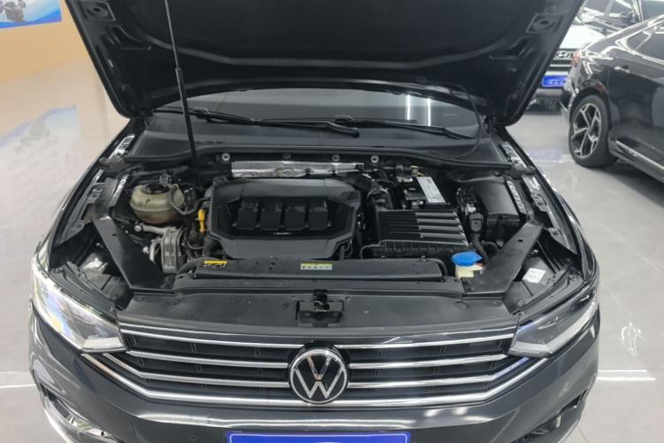 Used Volkswagen Magotan 2020 330TSI DSG Leading Model Engine Bay