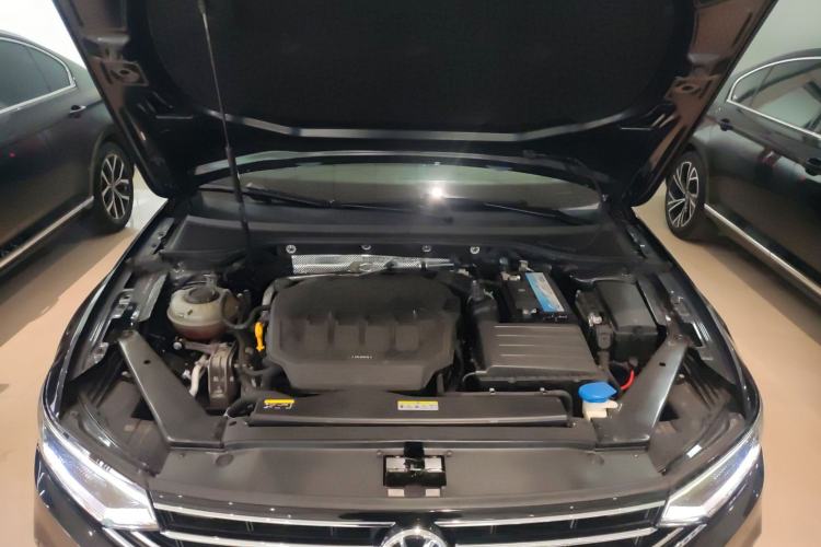 Used Volkswagen Magotan 2020 330TSI DSG Leading Model Engine Bay