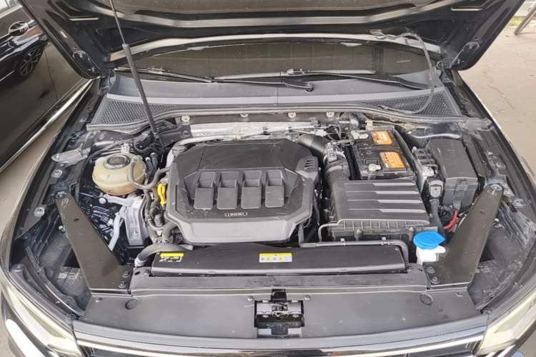 Used Volkswagen Magotan 2020 330TSI DSG Leading Model Engine Bay