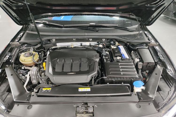 Used Volkswagen Magotan 2020 330TSI DSG Leading Model Engine Bay