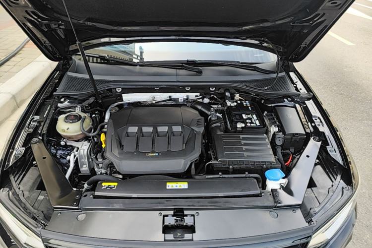 Used Volkswagen Magotan 2020 330TSI DSG Leading Model Engine Bay