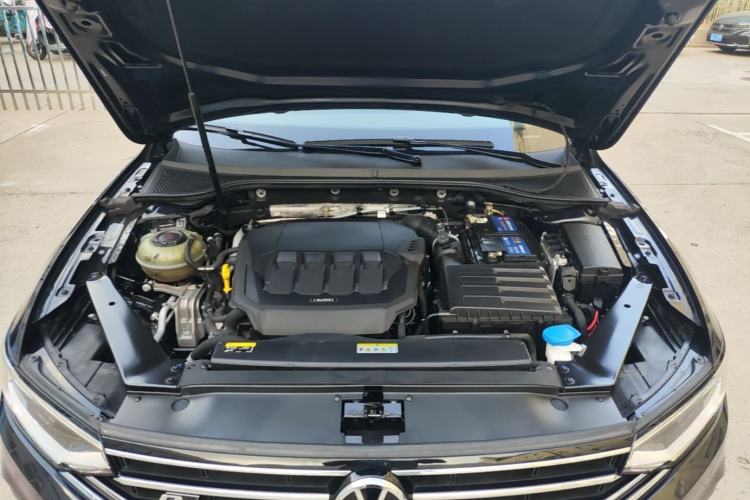 Used Volkswagen Magotan 2020 330TSI DSG Leading Model Engine Bay
