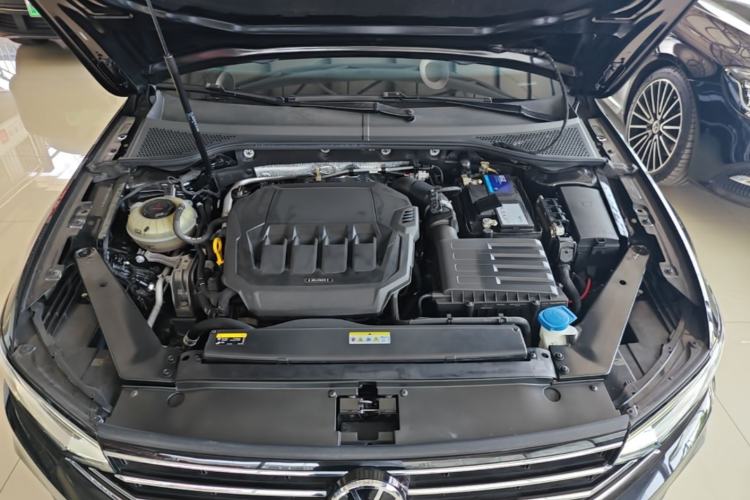 Used Volkswagen Magotan 2020 330TSI DSG Leading Model Engine Bay