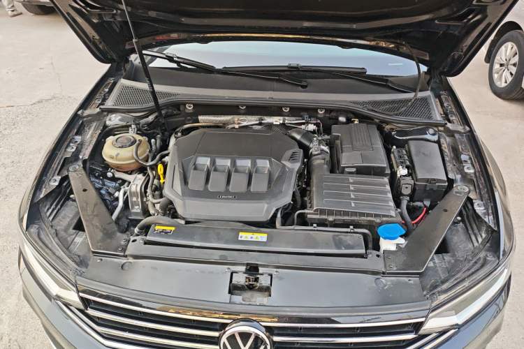 Used Volkswagen Magotan 2020 330TSI DSG Leading Model Engine Bay