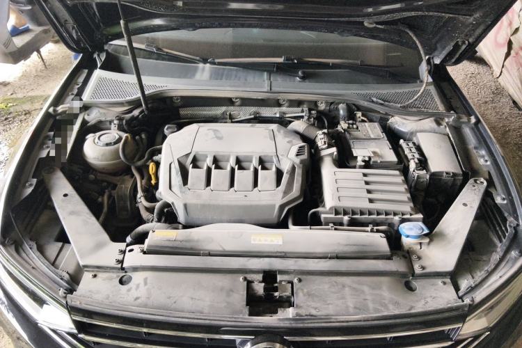 Used Volkswagen Magotan 2020 330TSI DSG Leading Model Engine Bay