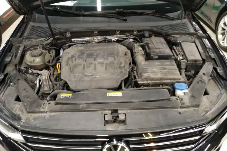 Used Volkswagen Magotan 2020 330TSI DSG Leading Model Engine Bay