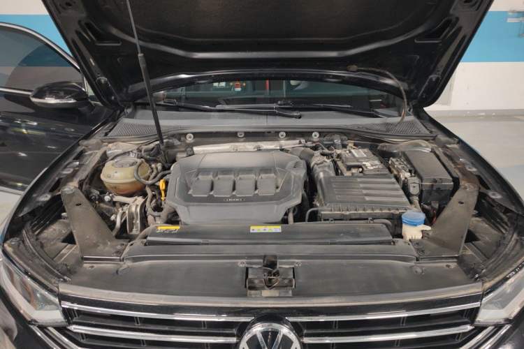 Used Volkswagen Magotan 2020 330TSI DSG Leading Model Engine Bay