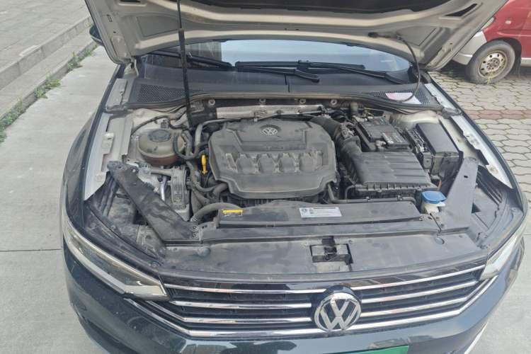 Used Volkswagen Magotan 2020 330TSI DSG Luxury Edition Engine Bay Right