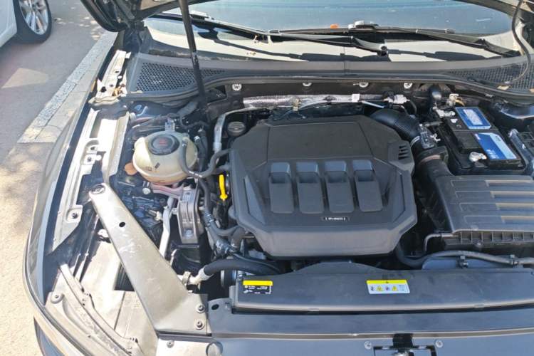 Used Volkswagen Magotan 2020 330TSI DSG Luxury Edition Engine Bay Right