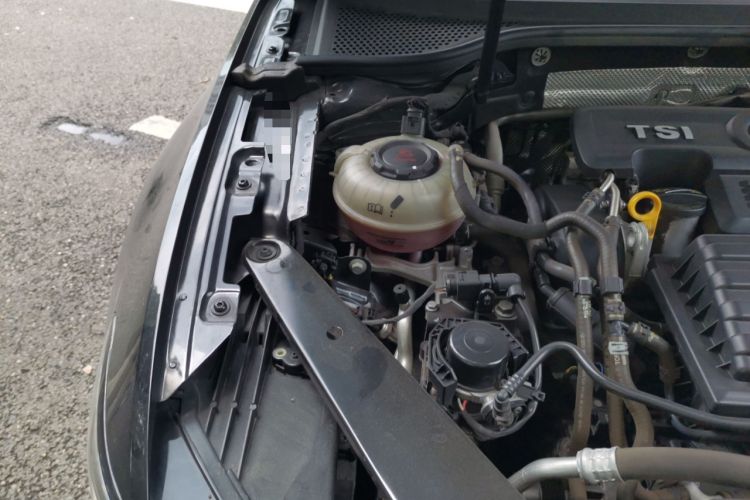 Used Volkswagen Magotan 2020 280TSI DSG Comfort Edition Engine Bay Right