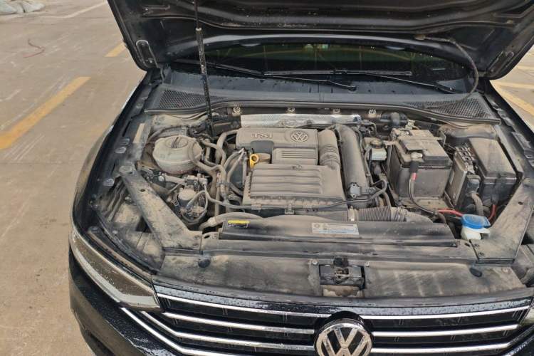 Used Volkswagen Magotan 2020 280TSI DSG Comfort Edition Engine Bay Right