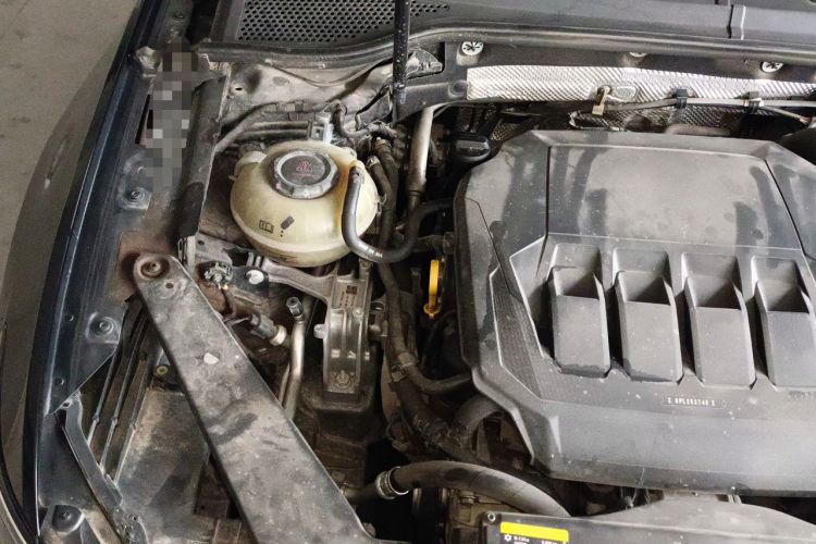 Used Volkswagen Magotan 2020 330TSI DSG Luxury Edition Engine Bay Right