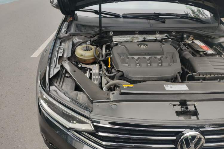 Used Volkswagen Magotan 2020 330TSI DSG Luxury Edition Engine Bay Right