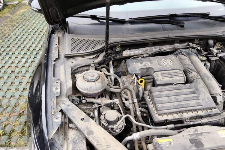 Used Volkswagen Magotan 2020 280TSI DSG Comfort Edition Engine Bay Right