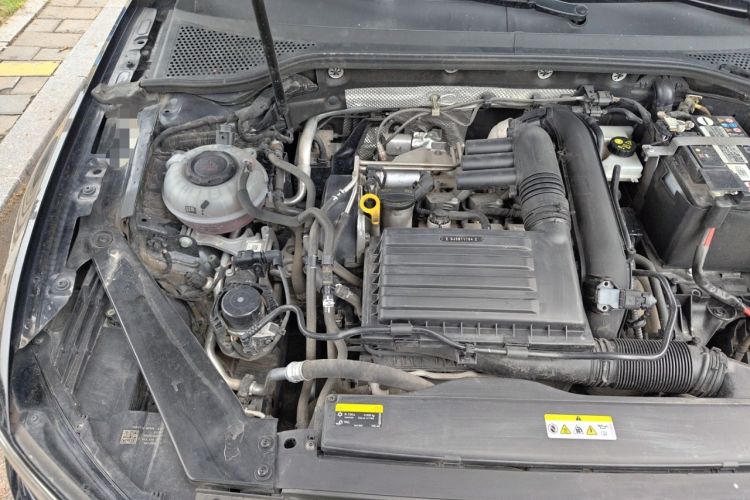 Used Volkswagen Magotan 2020 280TSI DSG Comfort Edition Engine Bay Right
