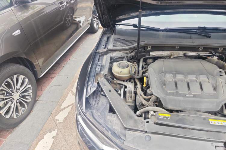 Used Volkswagen Magotan 2020 330TSI DSG Leading Model Engine Bay Right