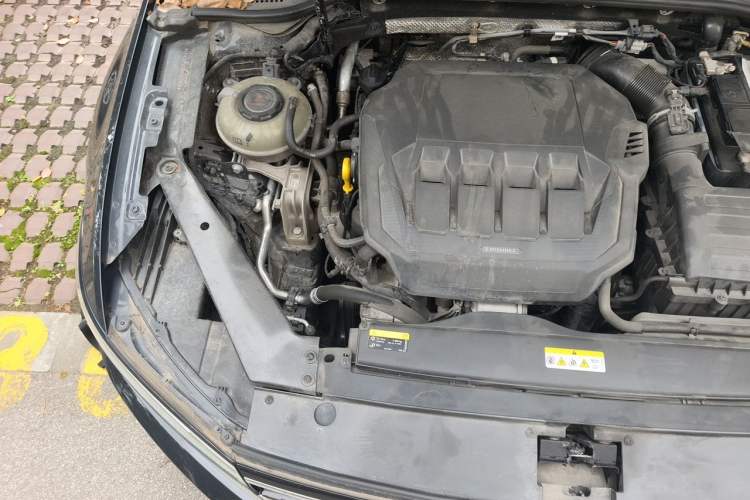 Used Volkswagen Magotan 2020 330TSI DSG Luxury Edition Engine Bay Right