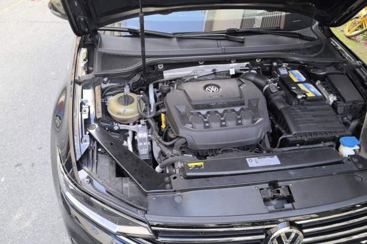 Used Volkswagen Magotan 2020 330TSI DSG Luxury Edition Engine Bay Right