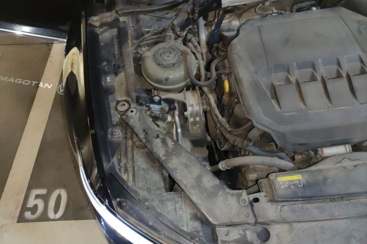 Used Volkswagen Magotan 2020 330TSI DSG Luxury Edition Engine Bay Right