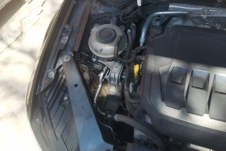 Used Volkswagen Magotan 2020 330TSI DSG Luxury Edition Engine Bay Right