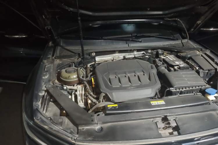 Used Volkswagen Magotan 2020 330TSI DSG Luxury Edition Engine Bay Right