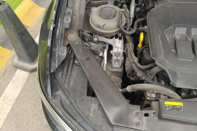 Used Volkswagen Magotan 2020 330TSI DSG Leading Model Engine Bay Right