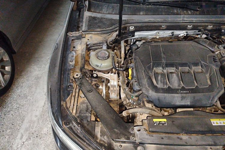 Used Volkswagen Magotan 2020 330TSI DSG Luxury Edition Engine Bay Right