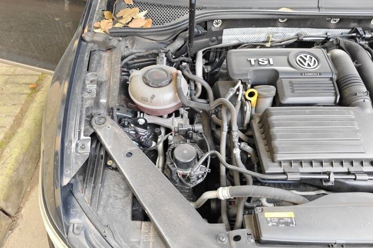 Used Volkswagen Magotan 2020 280TSI DSG Comfort Edition Engine Bay Right
